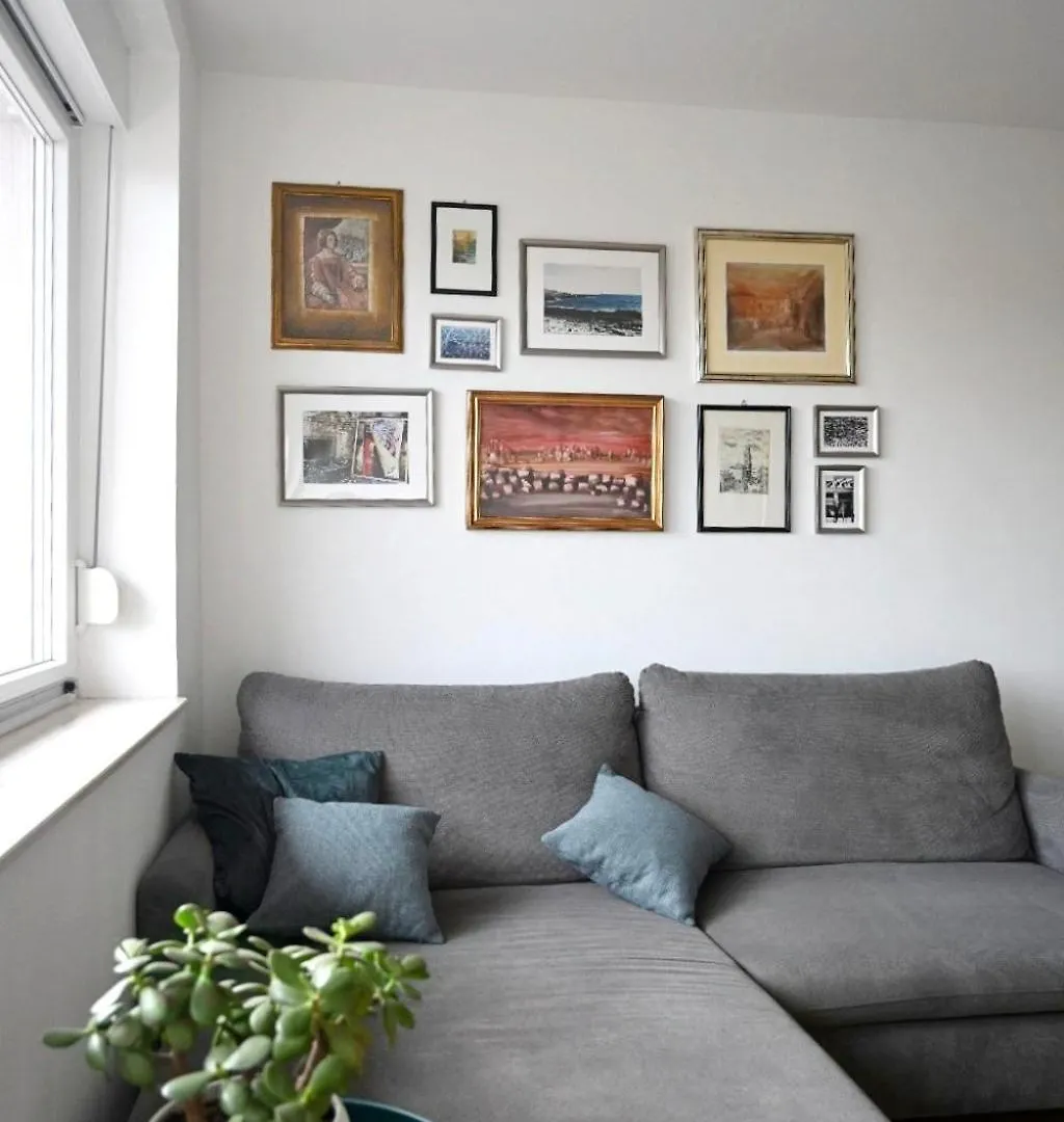 Eva'S Apartment Split
